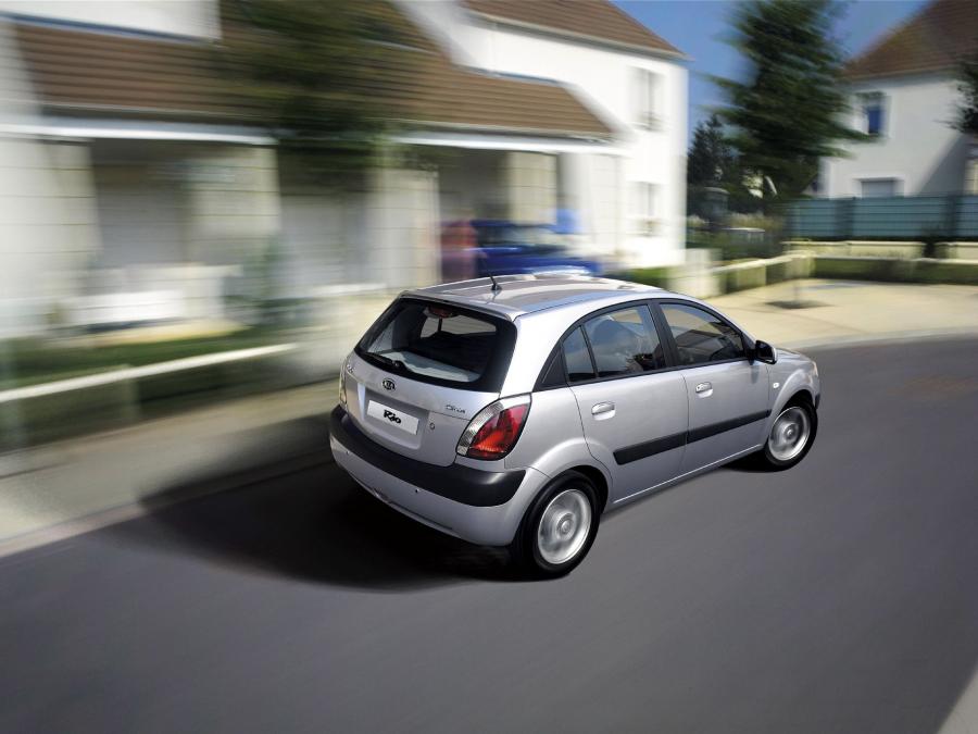  Kia Rio Hatchback 2005 года  (фото 21 из 39)